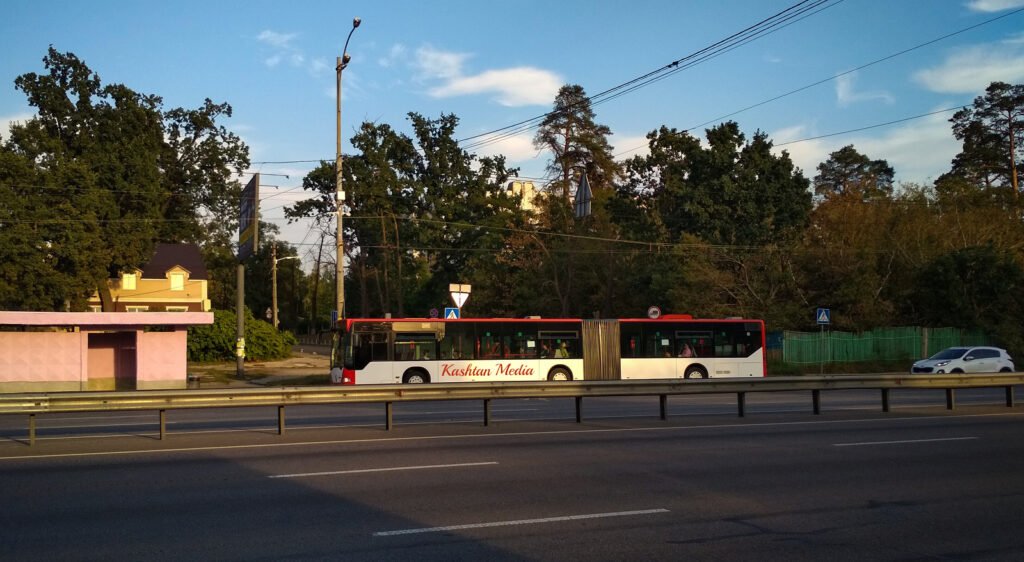 57 автобус у Києві. Фото: Kashtan Media