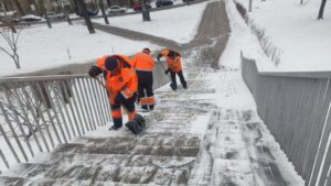 У Києві набирають дорожніх працівників та водіїв спецтехніки