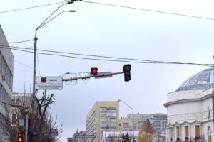 Можна їхати: в Києві з’явився незвичний червоний світлофор