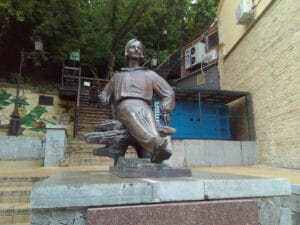 Пам'ятник Миколі Гоголю на Андріївському узвозі в Києві
